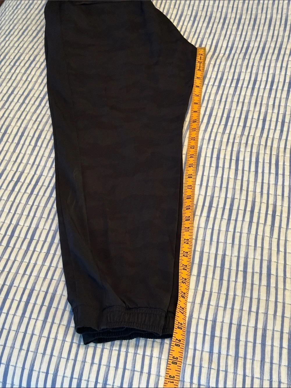 Athleta Women’s Textured Brooklyn Black Camo Jogger Pants Size 12